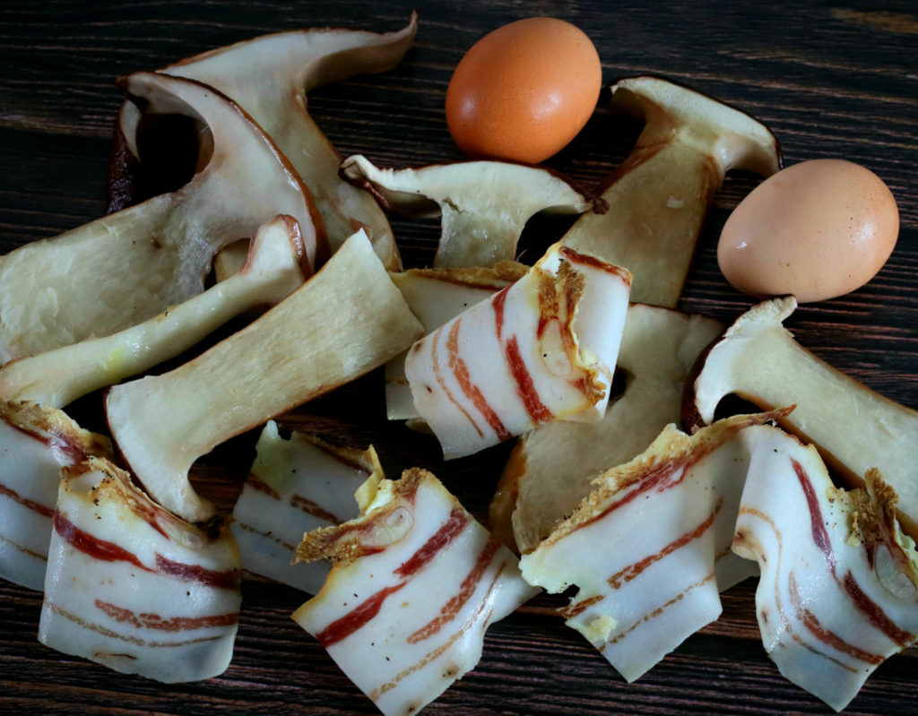 Ingrédients recettes Velouté de cèpes, œuf poché et lamelles de ventrêche de porc noir de Bigorre