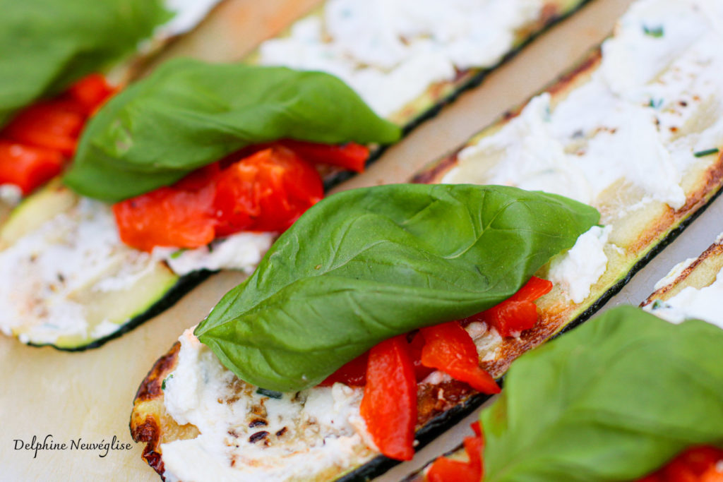 Petits roulés de courgettes à la ricotta et au poivron