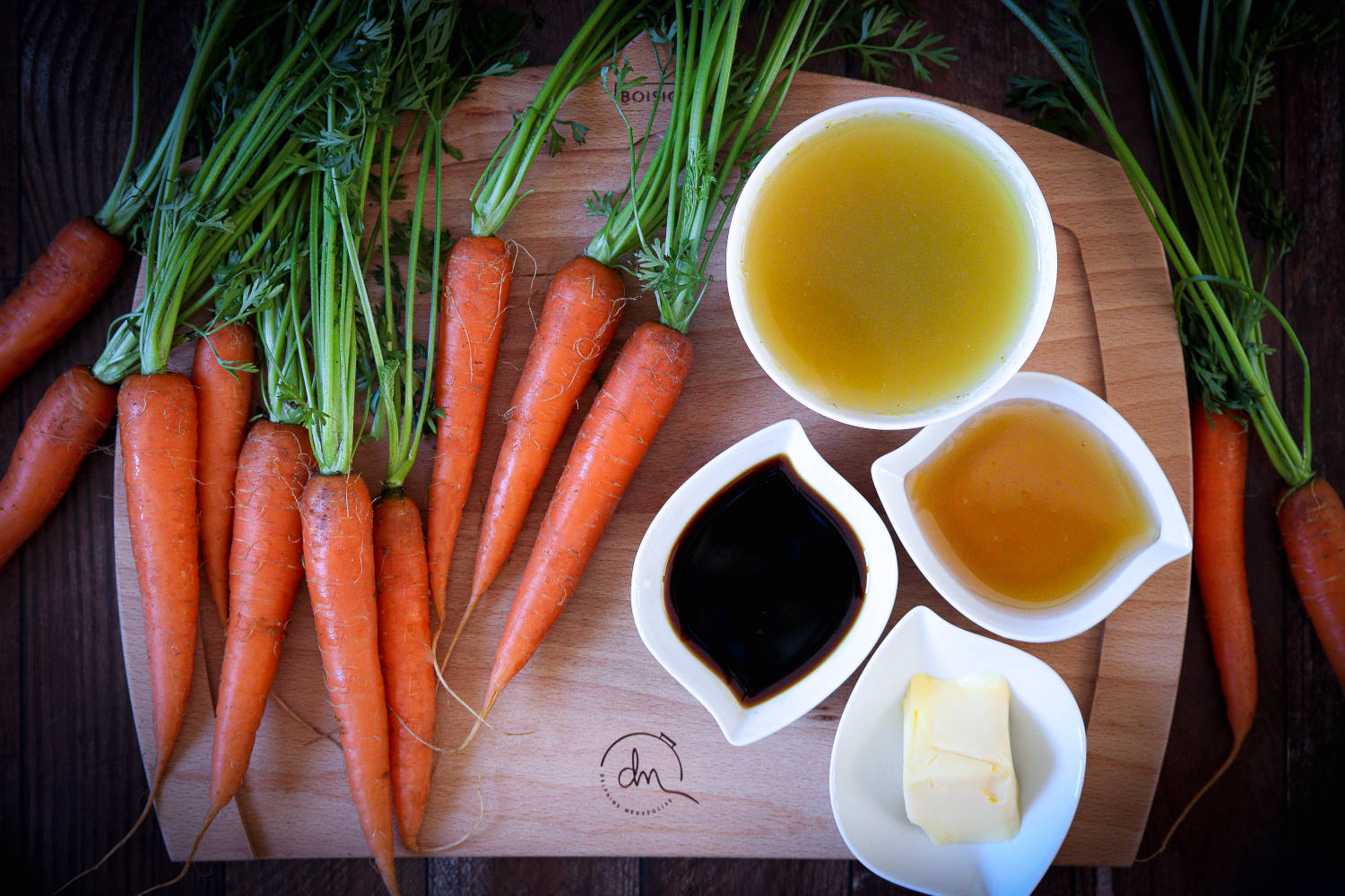 Ingrédients pour des carottes glacées au miel et vinaigre balsamique