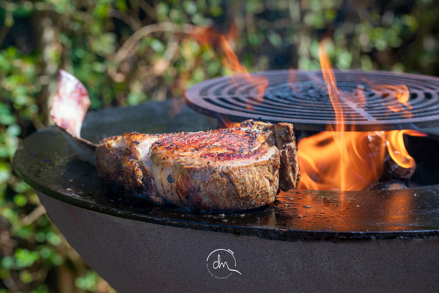 tomahawk de veau de Galice au brasero plancha