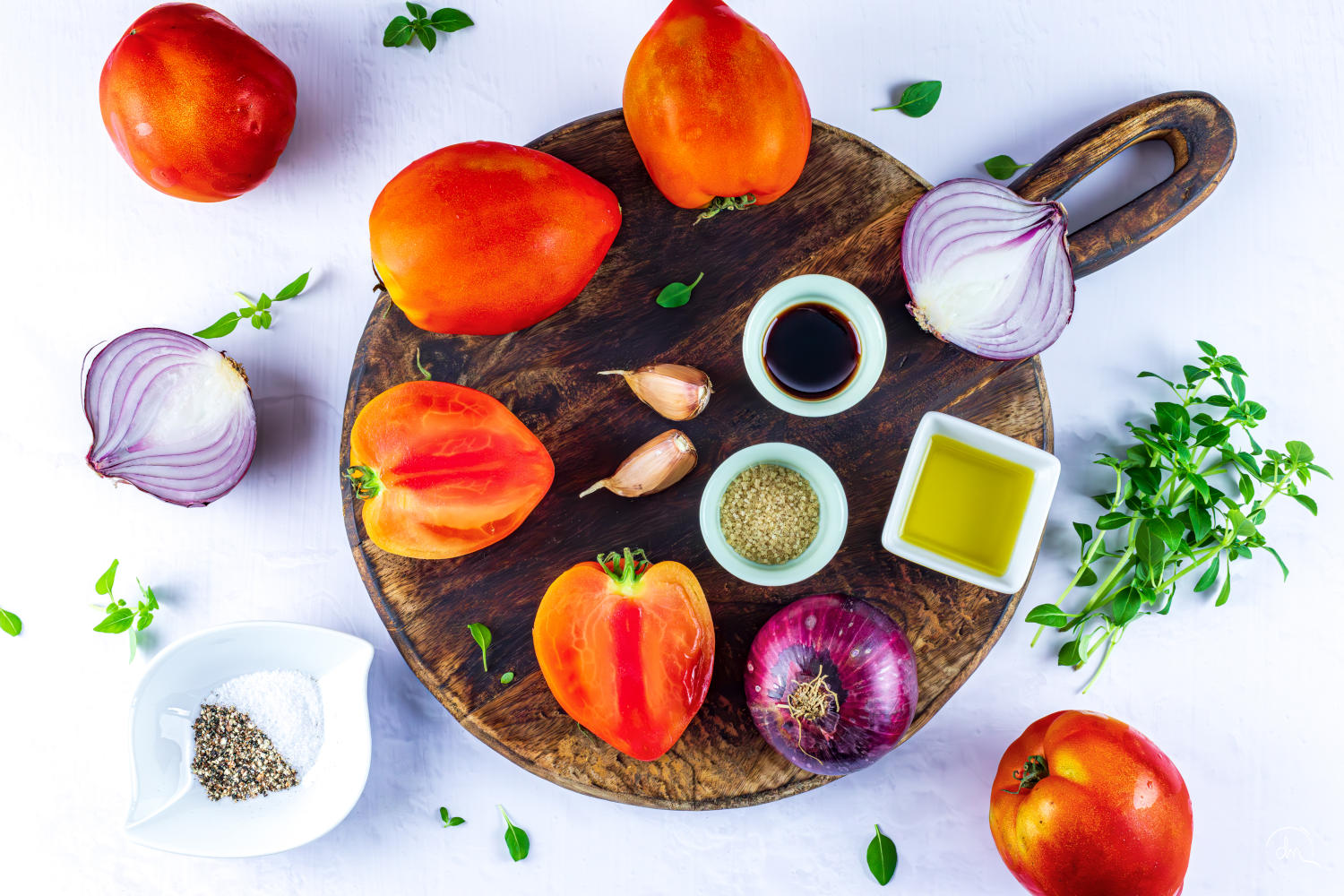 Ingredients pour la compotee tomates oignons
