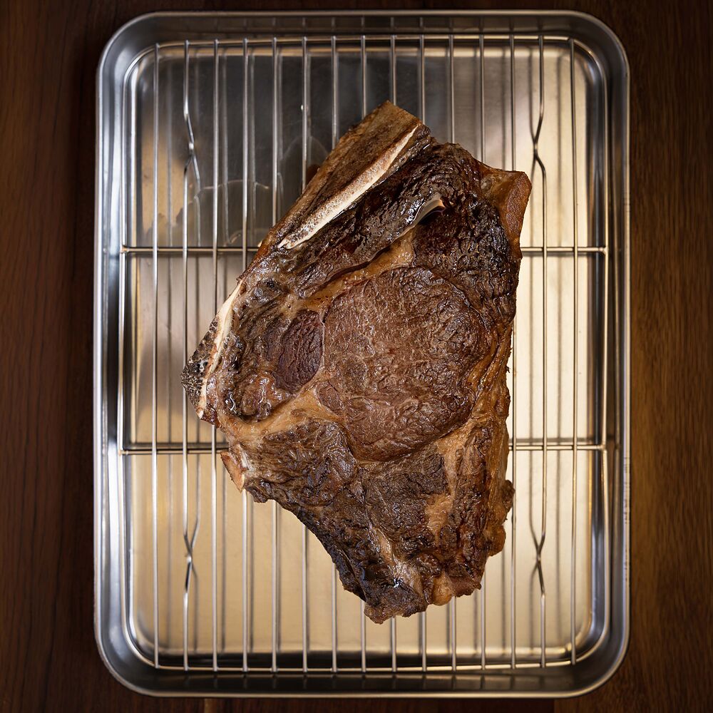 Côte de bœuf Blonde de Galice en fin de cuisson au four