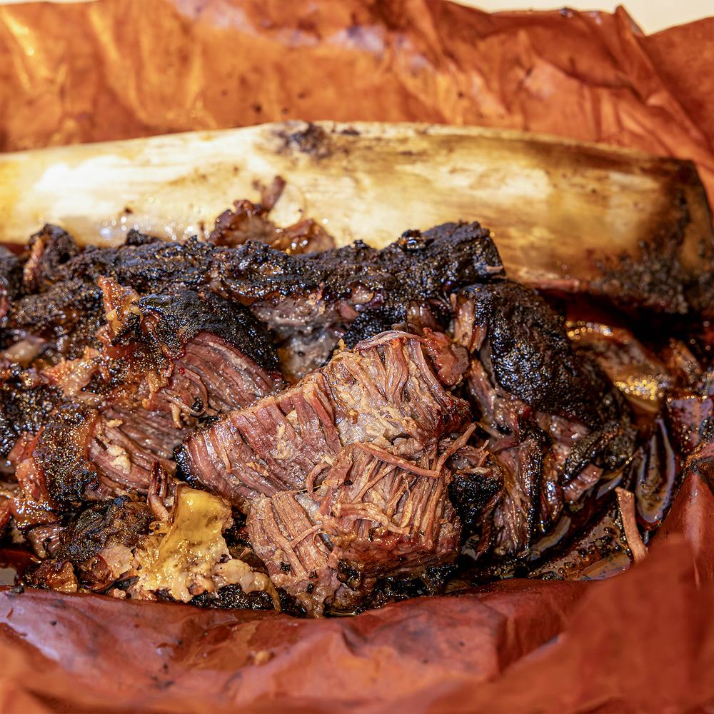 Ribs de bœuf Angus effiloché, prêt à être servi