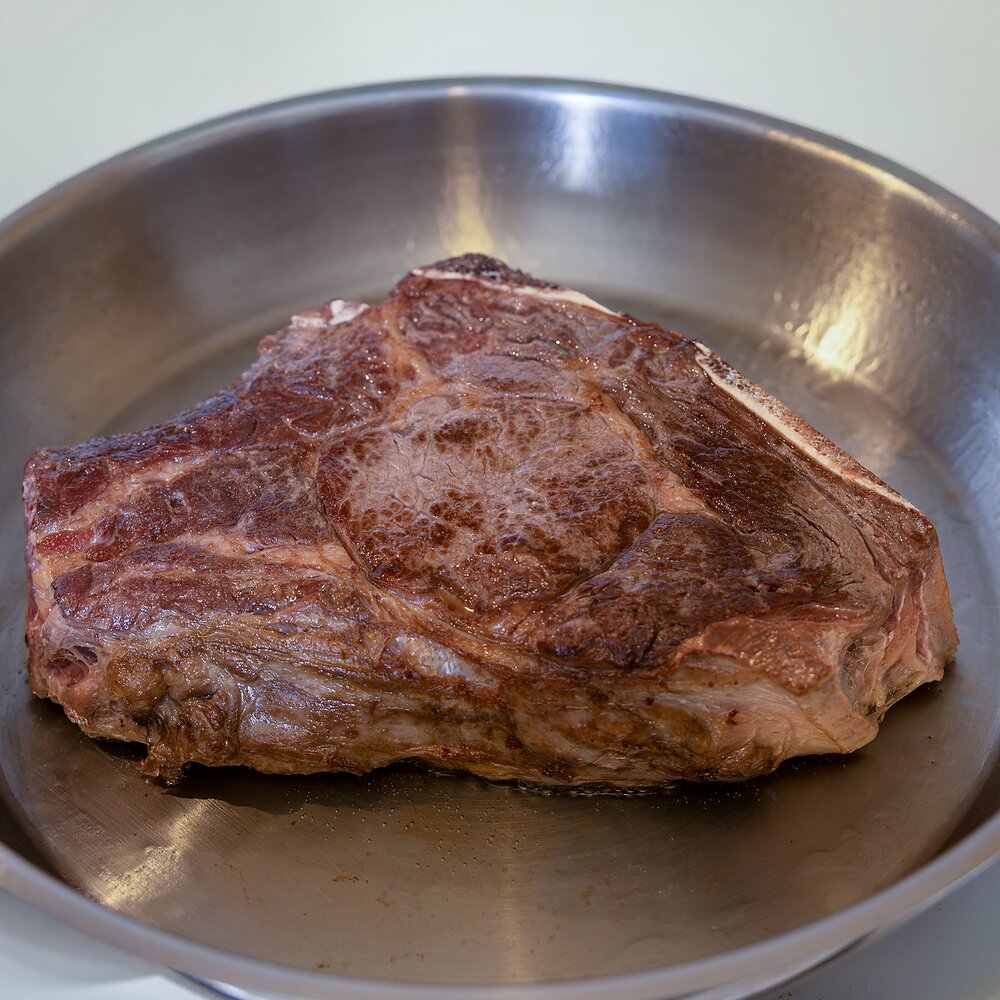 Côte de bœuf Blonde de Galice saisie à la poêle