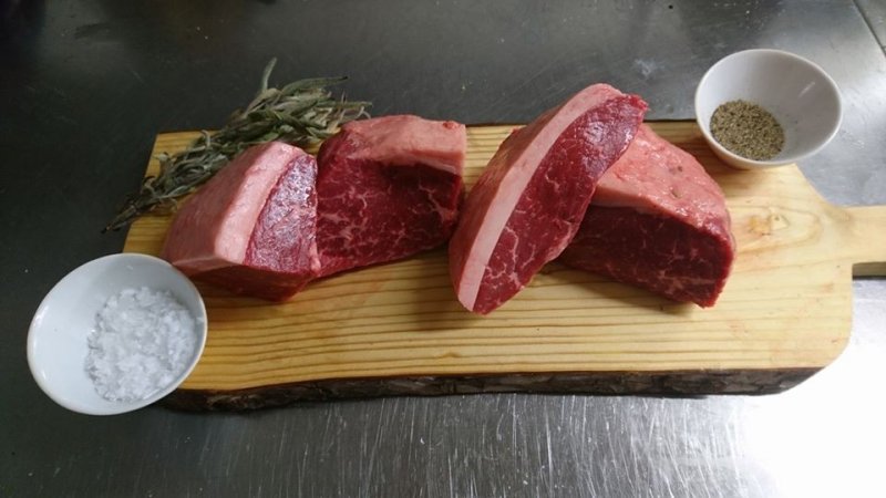 Picanha Angus Argentine sur une planche à découper