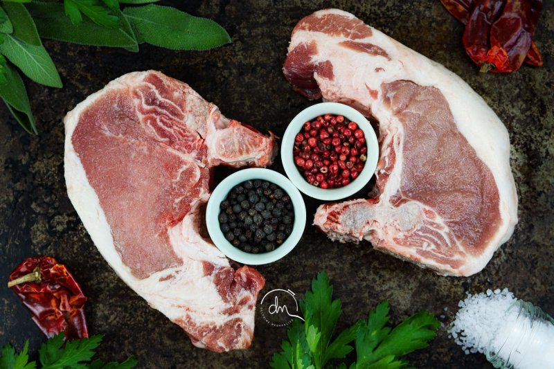 Côtes de Porc Noir de Bigorre AOP dans le filet
